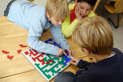 IMAGE(/sites/default/files/fmg_spielen-macht-schule_3-schueler.JPG)